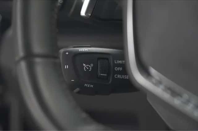 Peugeot 5008 (2023) thumbnail 38