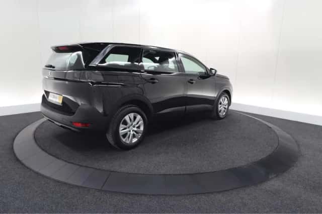 Peugeot 5008 (2023) thumbnail 5