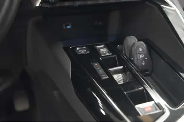 Peugeot 5008 (2023) thumbnail 44
