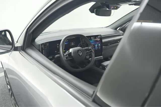 Renault Austral (2024) thumbnail 2