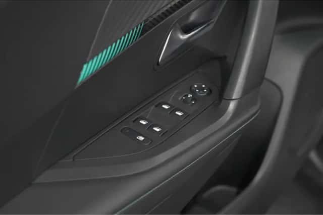 Peugeot 2008 (2021) thumbnail 23