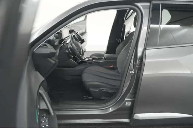 Peugeot 2008 (2021) thumbnail 24