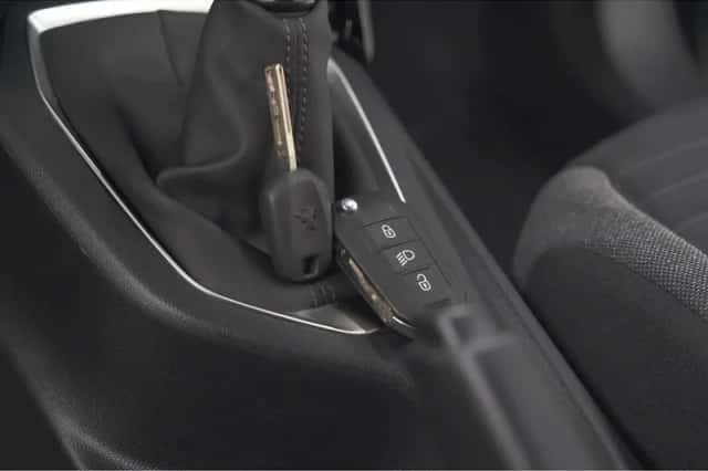 Peugeot 2008 (2023) thumbnail 14