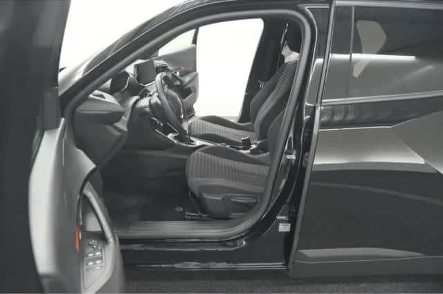 Peugeot 2008 (2023) thumbnail 24