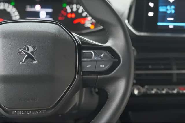 Peugeot 2008 (2023) thumbnail 31