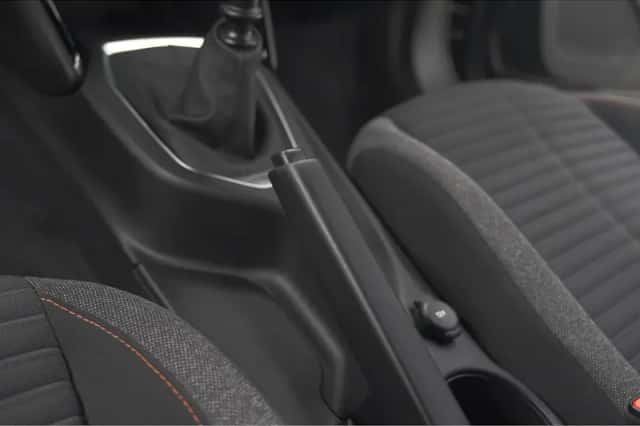 Peugeot 2008 (2023) thumbnail 37
