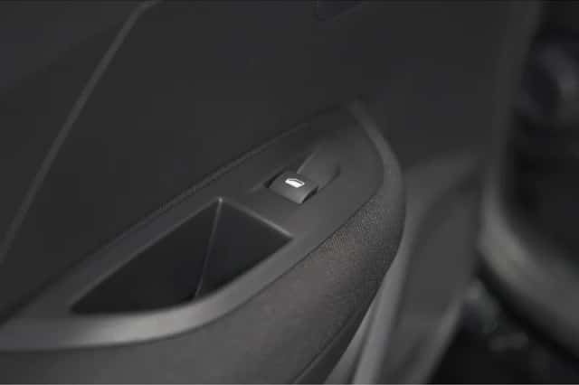 Peugeot e-2008 (2024) thumbnail 25