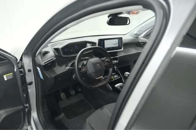 Peugeot 208 (2024) thumbnail 2
