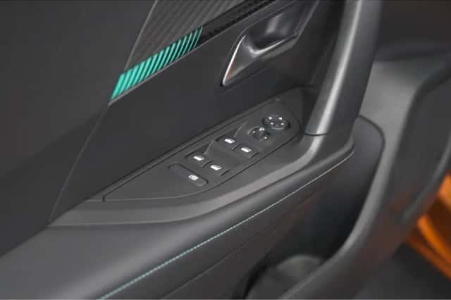 Peugeot 2008 (2021) thumbnail 19