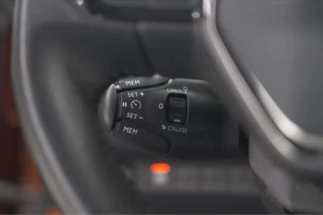 Peugeot 2008 (2021) thumbnail 32