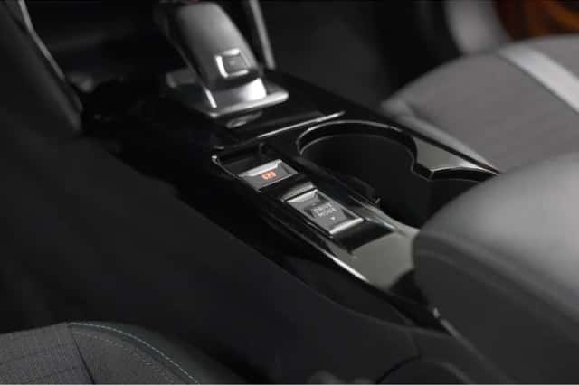 Peugeot 2008 (2021) thumbnail 37
