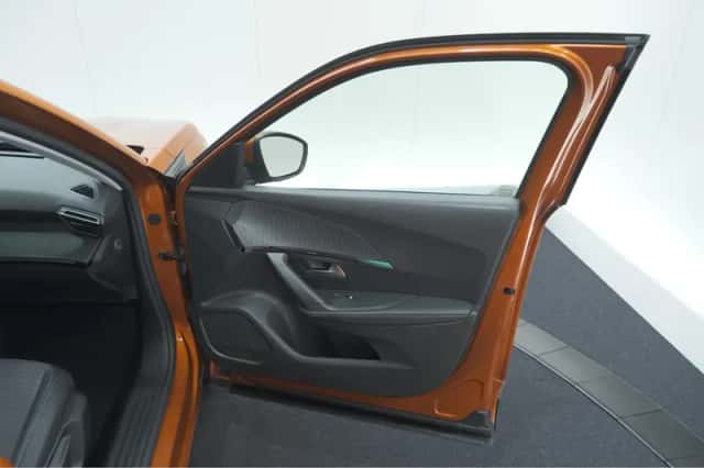 Peugeot 2008 (2021) thumbnail 57