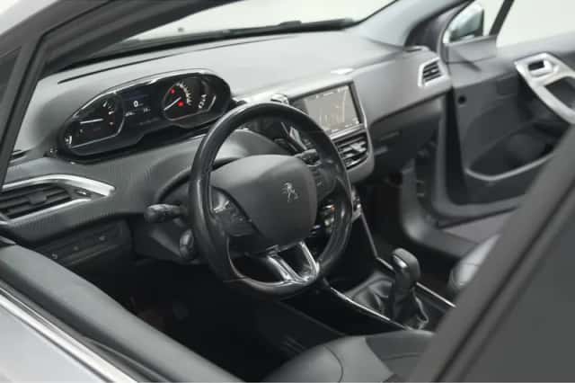 Peugeot 2008 (2018) thumbnail 2