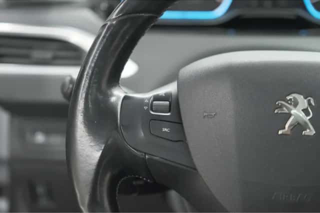 Peugeot 2008 (2018) thumbnail 26