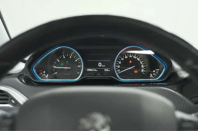 Peugeot 2008 (2018) thumbnail 33