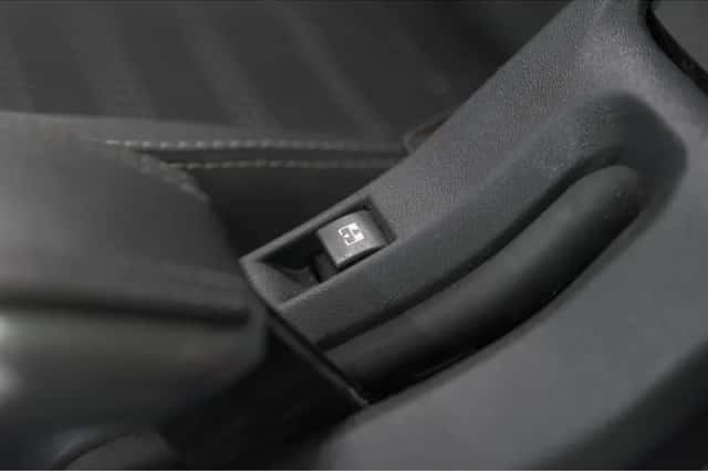 Peugeot 2008 (2018) thumbnail 35