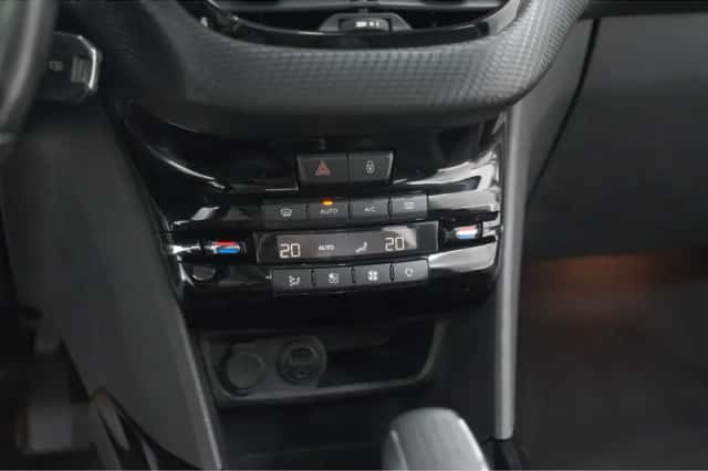 Peugeot 2008 (2018) thumbnail 39