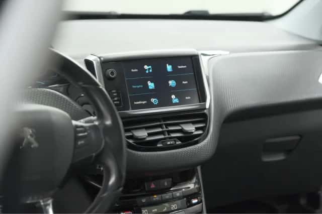 Peugeot 2008 (2018) thumbnail 40