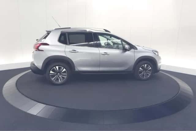 Peugeot 2008 (2018) thumbnail 9