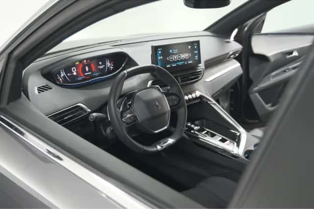 Peugeot 5008 (2023) thumbnail 3