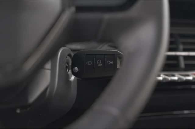Peugeot 2008 (2023) thumbnail 12