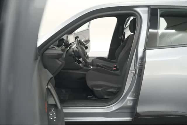 Peugeot 2008 (2023) thumbnail 20