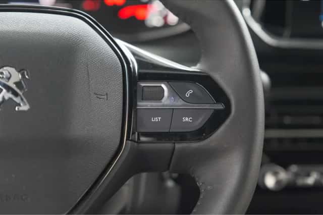 Peugeot 2008 (2023) thumbnail 27