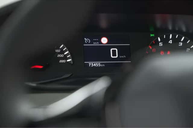 Peugeot 2008 (2023) thumbnail 32