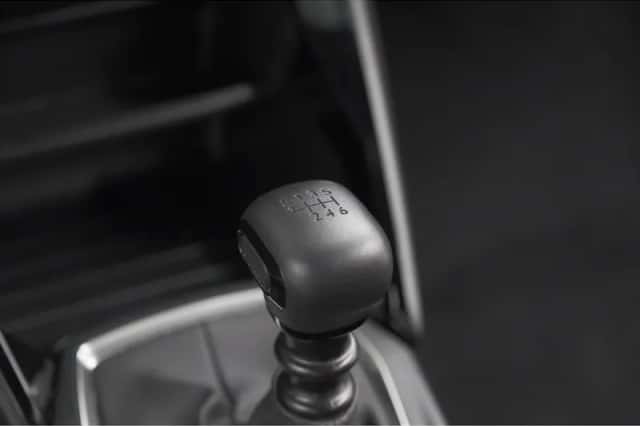 Peugeot 2008 (2023) thumbnail 35
