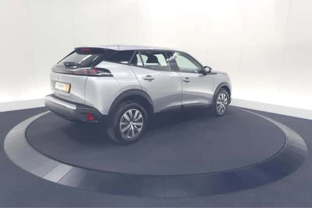 Peugeot 2008 (2023) thumbnail 5