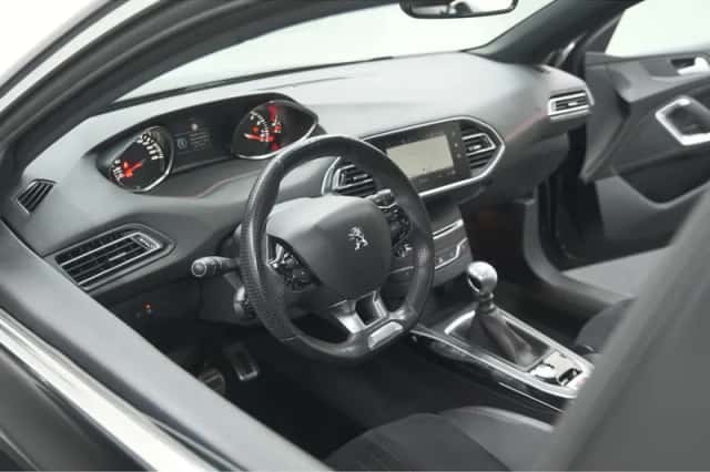 Peugeot 308 (2018) thumbnail 2