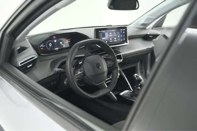 Peugeot 208 (2023) thumbnail 2