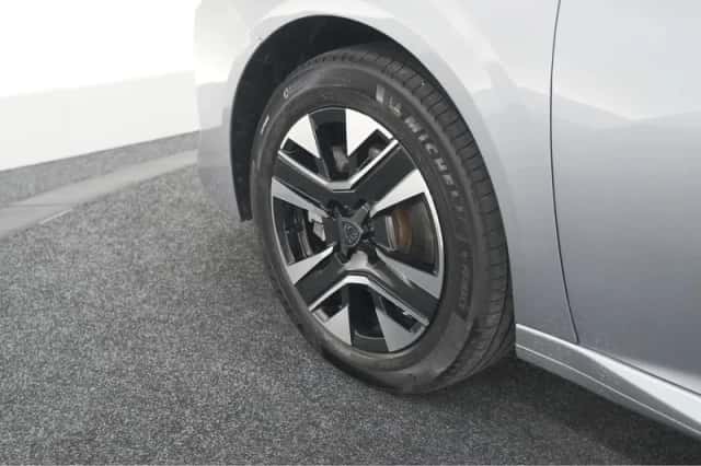 Peugeot 208 (2023) thumbnail 16