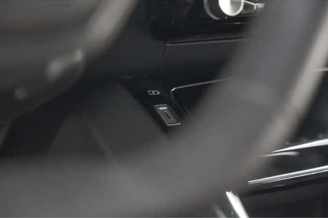Peugeot 208 (2023) thumbnail 40