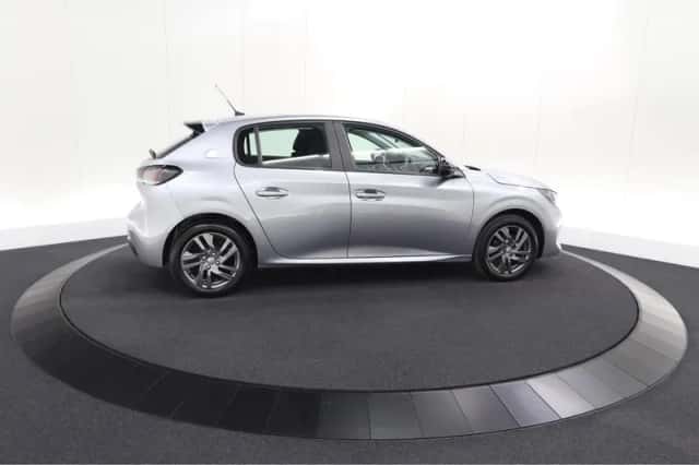 Peugeot 208 (2022) thumbnail 9