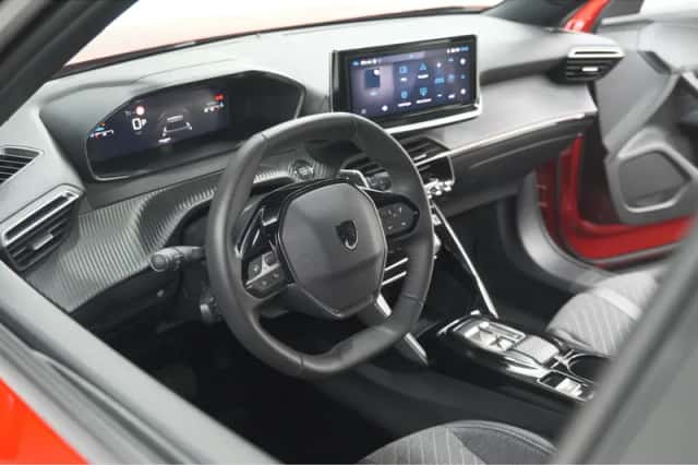 Peugeot 2008 (2023) thumbnail 2