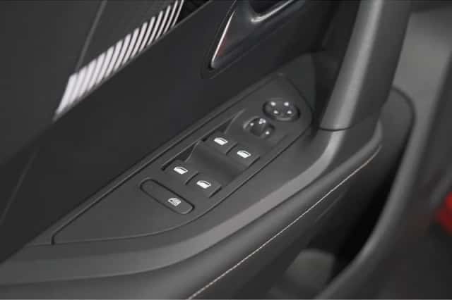 Peugeot 2008 (2023) thumbnail 20
