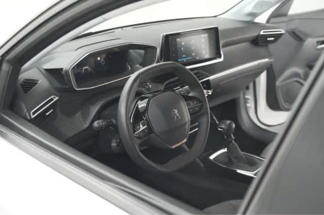 Peugeot 208 (2023) thumbnail 2