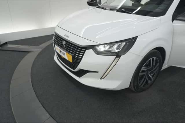 Peugeot 208 (2023) thumbnail 14