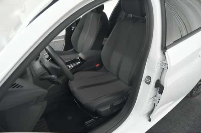 Peugeot 208 (2023) thumbnail 24