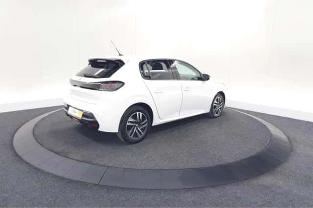 Peugeot 208 (2023) thumbnail 5