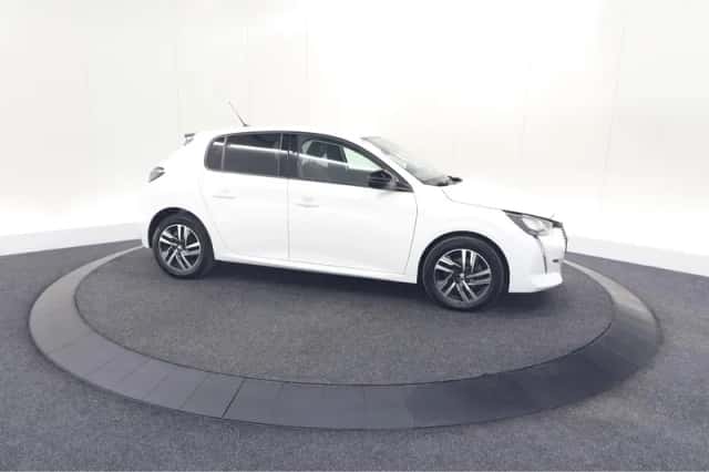 Peugeot 208 (2023) thumbnail 8