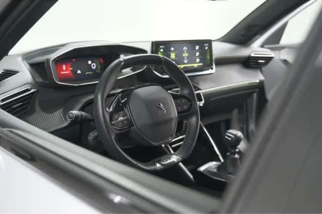 Peugeot 2008 (2020) thumbnail 2