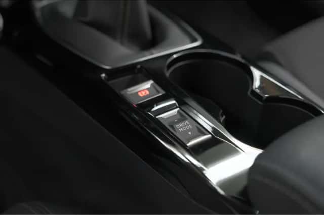 Peugeot 2008 (2020) thumbnail 38