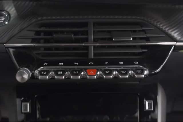 Peugeot 2008 (2020) thumbnail 41