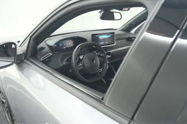Peugeot 2008 (2024) thumbnail 2