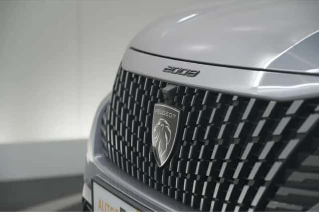 Peugeot 2008 (2024) thumbnail 5