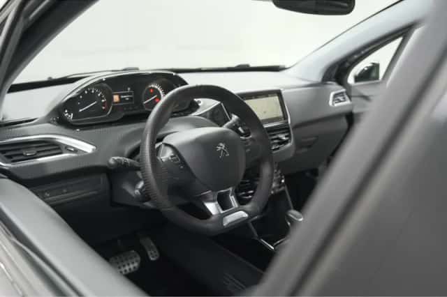 Peugeot 2008 (2018) thumbnail 2