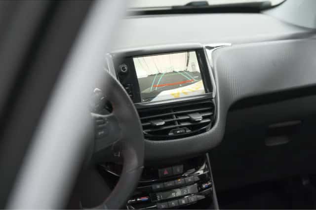 Peugeot 2008 (2018) thumbnail 12