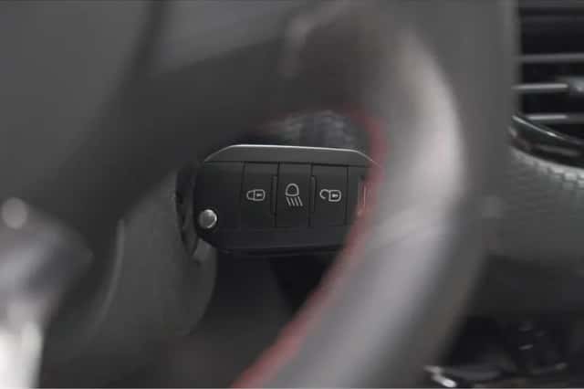Peugeot 2008 (2018) thumbnail 13